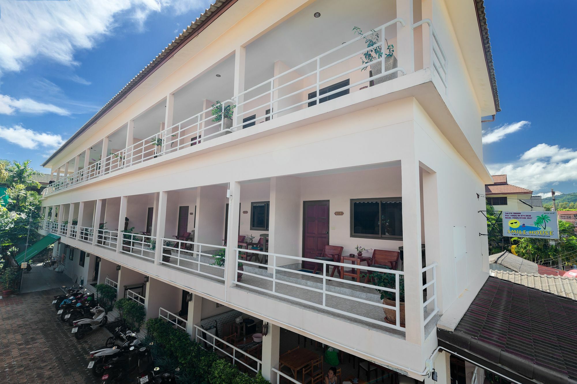 Smile House Karon Hotel Exterior foto